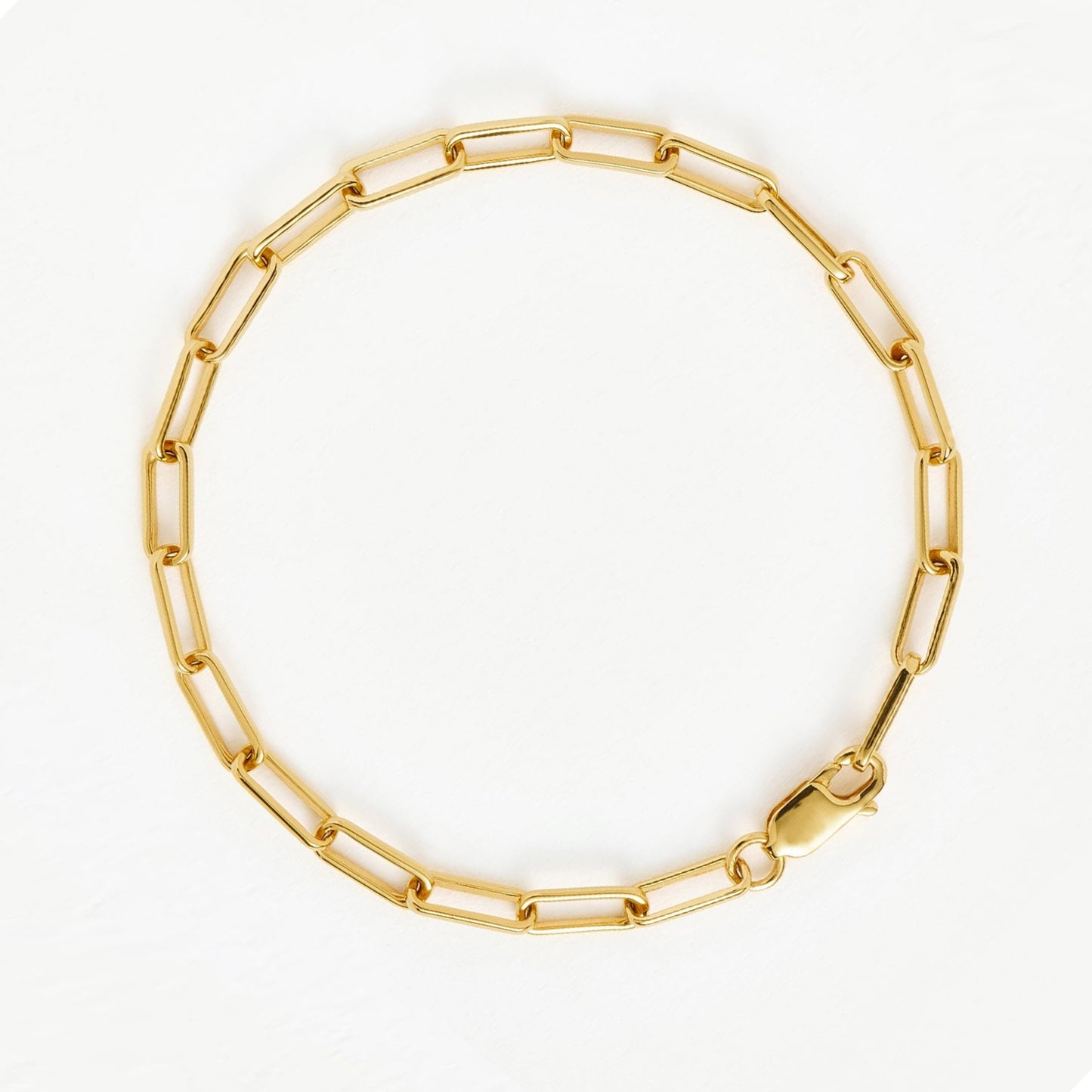 Minimalist gold chain bracelet with sculptural rectangular links, inspired by architectural lines and modern elegance — Linea by MiaPromise.