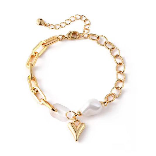 Freshwater pearl bracelet with gold-plated links and heart charm, elegant and romantic design 00021