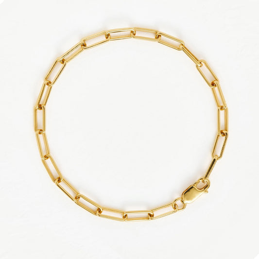 Minimalist gold chain bracelet with sculptural rectangular links, inspired by architectural lines and modern elegance — Linea by MiaPromise.