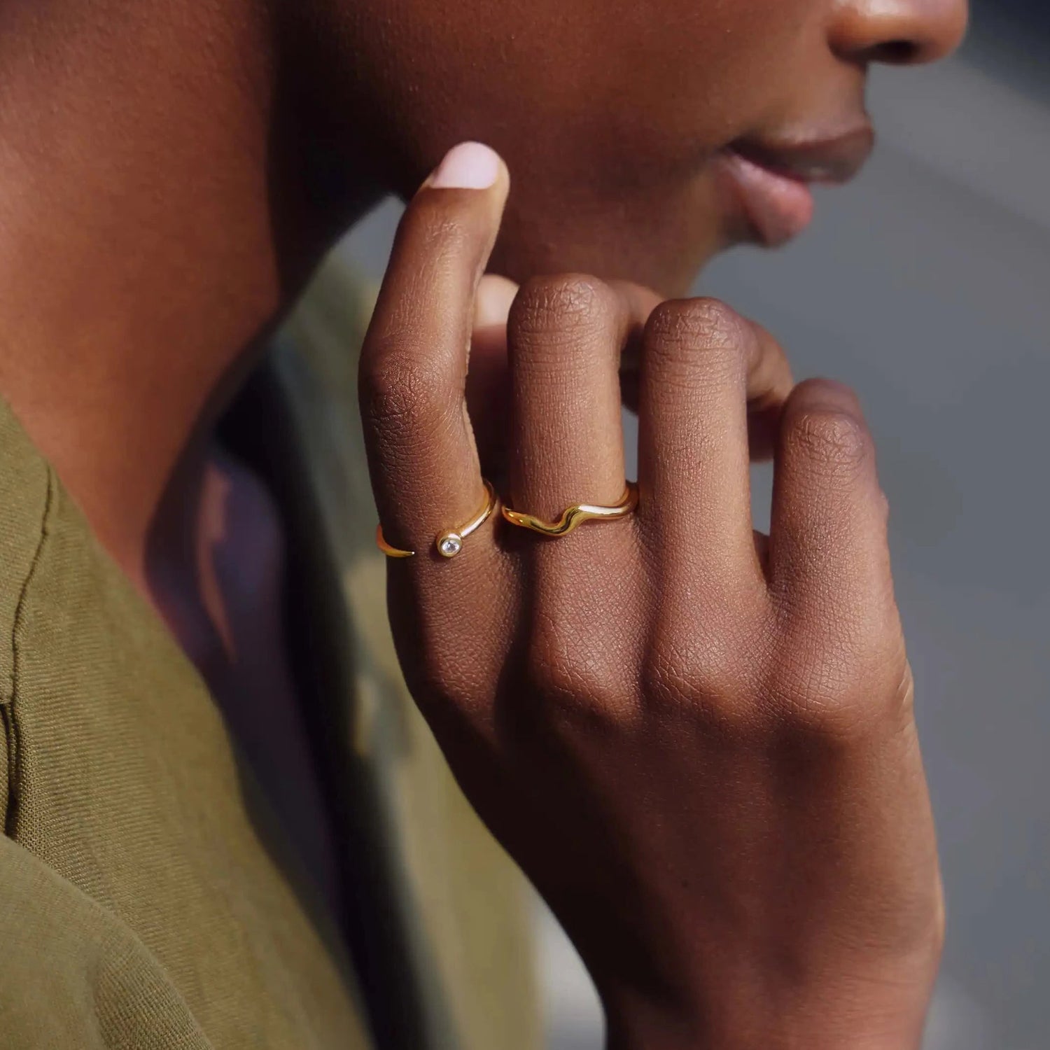 Minimalist 18k gold plated wavy ring | MiaPromise modern sculptural jewelry